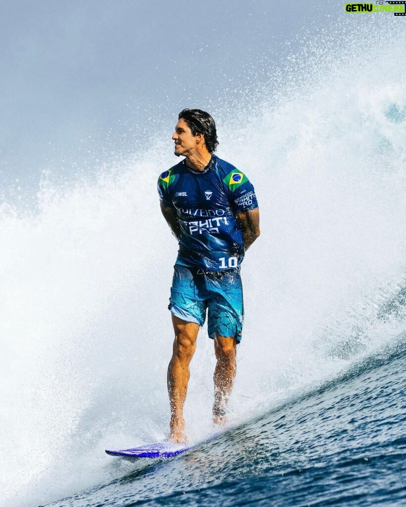 Gabriel Medina Instagram - Dei tudo de mim, nao foi dessa vez! Mas agradeço a Deus por mais uma oportunidade de surfar minha onda preferida. Obrigado a todos pela torcida e carinho de sempre. Voltaremos mais fortes 🇧🇷🤝 prometo. Teahupo'o