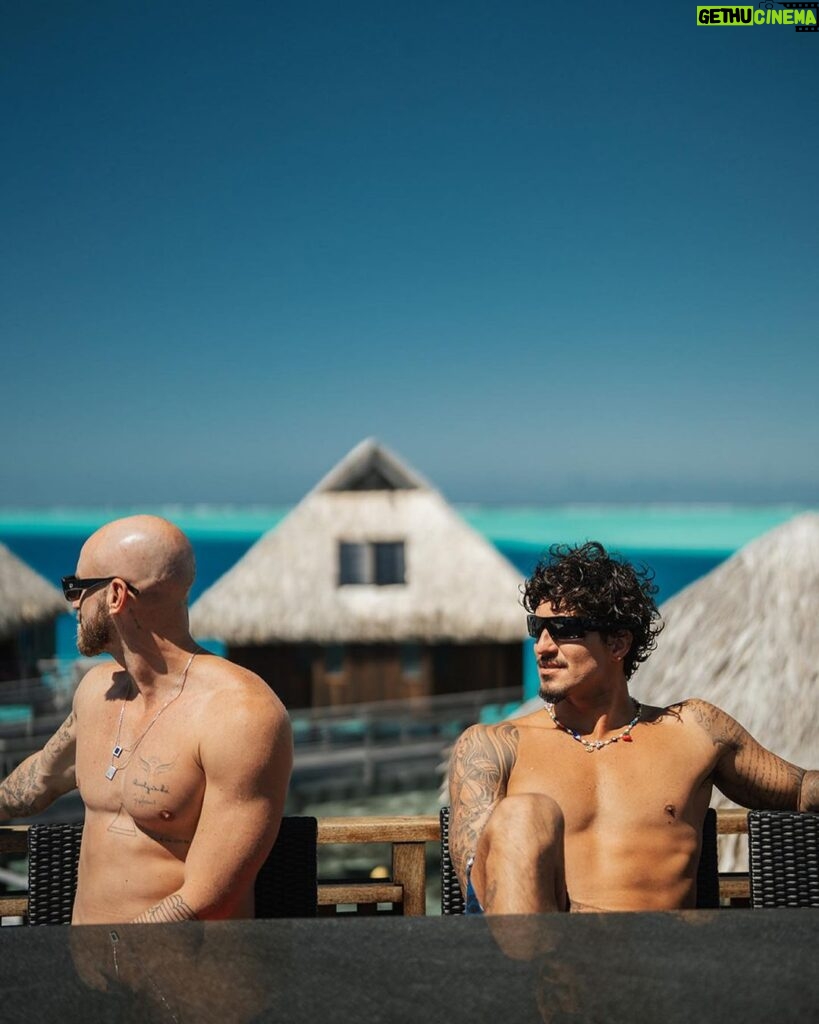 Gabriel Medina Instagram - Thanks @conradboraboranui what a place. Especial days in paradise 💙✌️ photos: @sadry78 Bora Bora