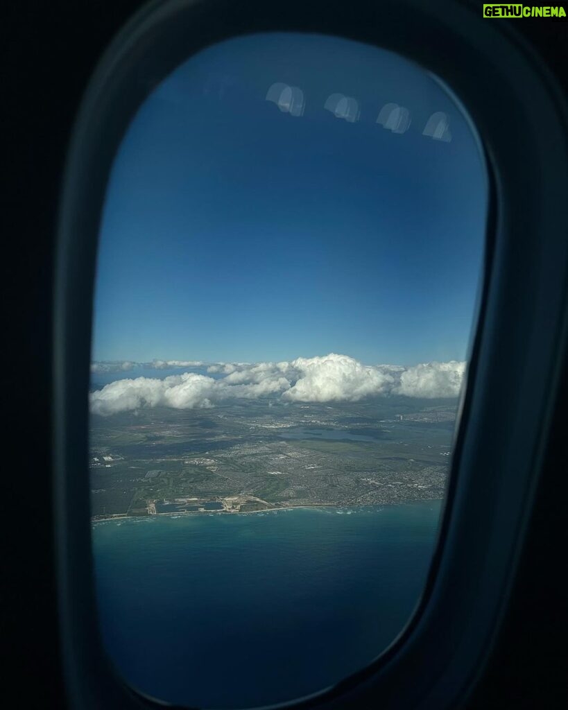 Gabriel Medina Instagram - @sophiamedina and i. 🚶🏻‍♂️🚶🏻‍♀️ ll quem ama viajar com irmão/a? 🙋🏻‍♂️ Hawaii