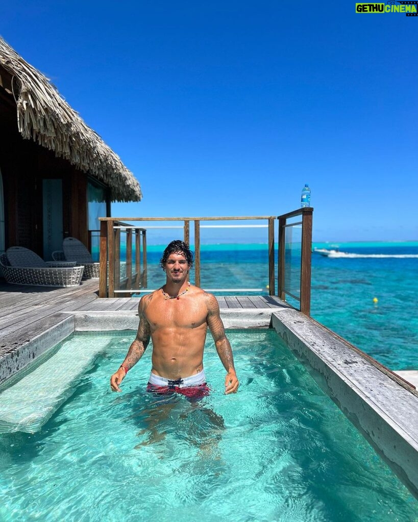 Gabriel Medina Instagram - Cabeça fria coração quente 💙 Bora Bora