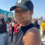 Gabrielle Union Instagram - My sister @gabunion came out to picket with us today and brought us a Happy Ice truck for Beyoncé theme day! In the Tiffany Blues! Also the Olympic level camera dodge by @ms_nix is unmatched 😂#WGAstrong