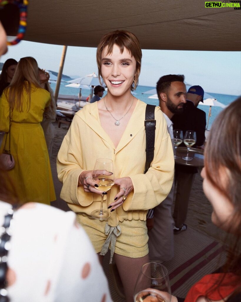 Gaia Weiss Instagram - What a treat to be able to escape for a moment and enjoy a glass of wine in very good company. Thanks @vanityfair and @loropiana for a lovely evening. 📸 @saskialawaks