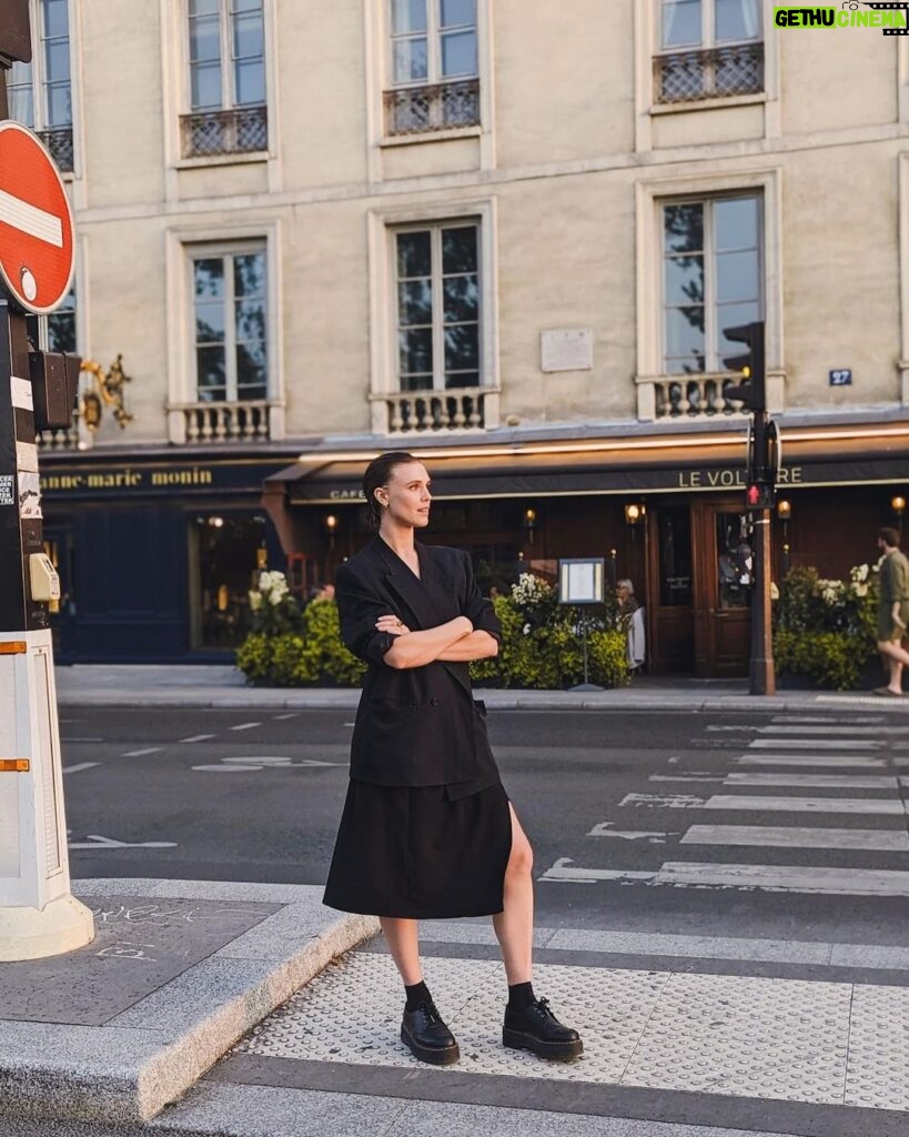 Gaia Weiss Instagram - An evening stroll in Paris by @becks_lange