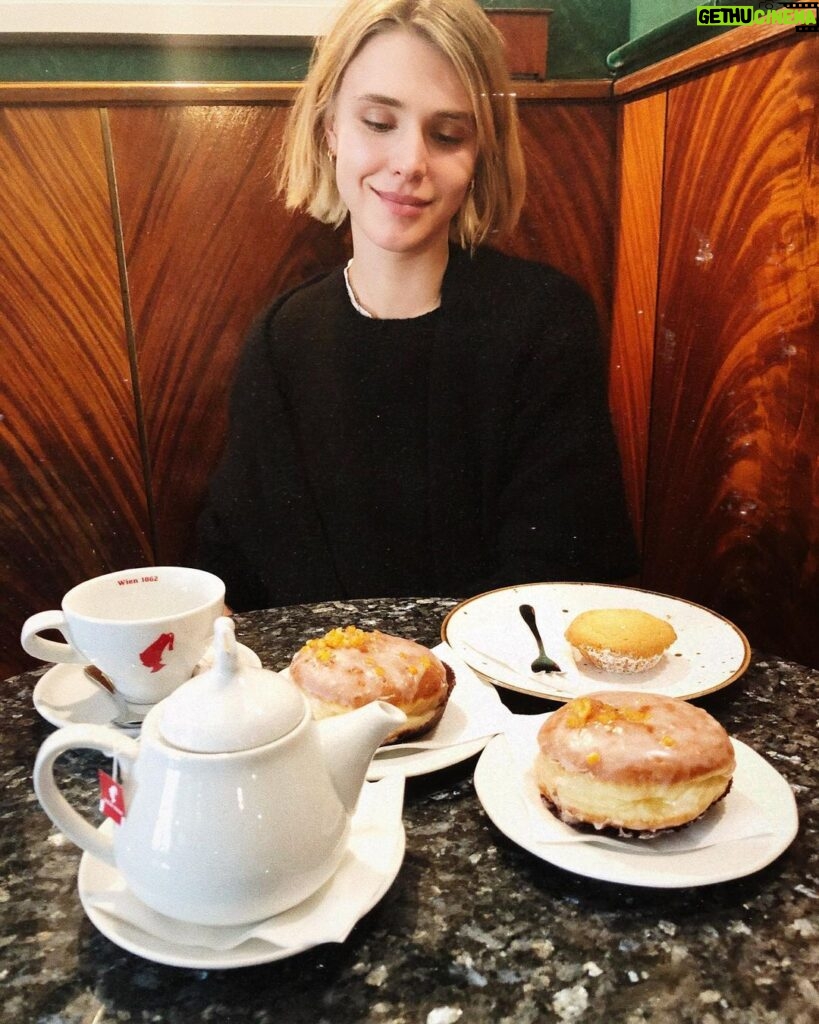Gaia Weiss Instagram - Fun times at @mastercardoffcamerafestival in Krakow. 1. Polish donuts are called pączki in Poland. 2. A mythical Cabaret in Krakow and a gathering place for the opposition movement in the 80s. 3. Unforgettable evening after the screening of Jesse Eisenberg’s film. 4. Louis tried Polish vodka. 5. Best place for pierogies. 6. My passion for donuts 🥲 Kraków, Poland