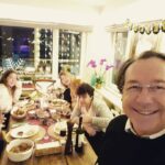 Gani Müjde Instagram - Altı aylık hasret bitti bu gece.Aynı masa etrafında olmayı çok özlemişiz be...🙏