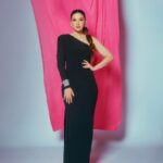 Gauahar Khan Instagram - I am Savage . 🖤 I challenged MYSELF and I did it . Alhamdulillah. Proudly a mom to my infant. Zehaan ki ummi did it . 🙋🏻‍♀️😬 back at my pre pregnancy weight , just need to get my absolute strength back . #workinprogress #newmom Outfit: @ahiclothing Earrings: @DiagoldbyVardagoenka Bracelets: @DiagoldbyVardagoenka @anmoljewellers Styling : @devs213 assisted by @krutikaa_sharma 📸 : @mohitvaru Footwear : @monrowshoes #week12 #jhalakdikhlajaa11 Mumbai, Maharashtra