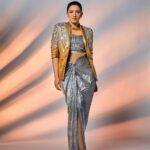 Gauahar Khan Instagram - GOLD SPOT 😬 #week6 #jhalakdikhlajaa11 #host Outfit: @aasabysimran Choker: @e3kjewelry Earrings: @nornament Styling : @devs213 assisted by @krutikaa_sharma 📸 : @mohitvaru Hair : @hairbykhushimehta Mumbai, Maharashtra