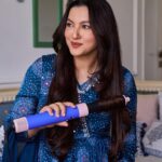 Gauahar Khan Instagram - The perfect diwali gift for all you girlies ! Numerous looks for the gazillion diwali parties are a piece of cake with the Dyson Airwrap. This one is a special edition colour with all the good old features 💕 @dyson_india . I absolutely love it ! #DysonIndia #DysonHair #DysonAirwrap #DysonFestiveStyling #gifted 📸 : @dieppj Mumbai, Maharashtra