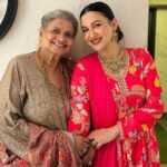 Gauahar Khan Instagram - Mom ❤️ #weddings #mumbai Mumbai, Maharashtra