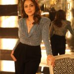 Gauri Khan Instagram - Love the tie silhouette of the necklace from Zoya’s Ikat inspired collection “Her Becoming”. @zoyajewels Tori