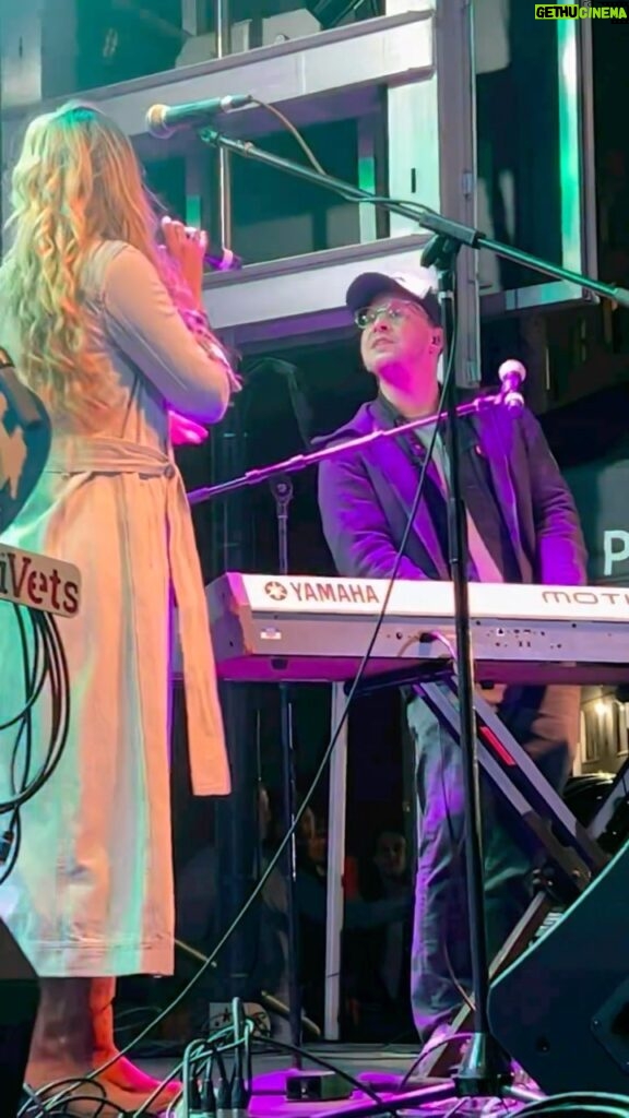 Gavin DeGraw Instagram - @colbiecaillat, @drakewhitestomp you guys sounded amazing as always. Thanks for inviting me to the @whiskeyjam party. 🍻 🎥: @fans_of_gavin_degraw Nashville, Tennessee