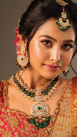 Gayathri Sri Instagram - Traditional skin finish Makeup look✨

Vc: @prachuprashanth 
Attire: @frontiers_fashion_lounge 

For Bridal booking do contact 8610292488📲

#chennaimakeupartist #chennaimua #makeuplook #traditionallook #bridalmakeup #skinfinishmakeup #deepimakeupartistry