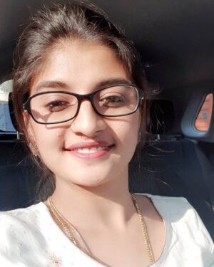 Gayatri Jadhav Instagram - "Treat yourself right, there are traces of gold within your skin."
.
#latepost#smileforever#gayatrijadhav