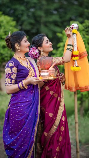 Gayatri Jadhav Instagram - गुडी पाडव्याच्या हार्दिक शुभेच्छा 🌼. Hmua- @sayalimekha_makeupartist 
Inframe- @gayatri_jadhav_official 
Outfit- @__shamiyanaa__ 
Inframe- @_sneh_meow 
Jewellery- @trisha_jewells 
Video/ photos- @aditya.image 
Nailart- @nailartby_sayali 
Mehandiart- @shirin_mehendi_ 
Location- @studiomayasabha