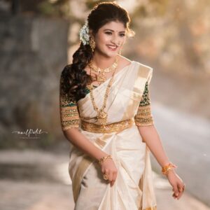 Gayatri Jadhav Instagram - Once you become 

FEARLESS 

Life becomes  LIMITLESS 💫
.
.
.

.Jewellery :- @devansh_creation1
Hair & drepping :- @hairandmakeupbyradhe
Blouse by : @devansh_creation1
Photography:- @anilpatil_mr.photographer
Assist by:- @the_shutterup__
  @blackframes_
