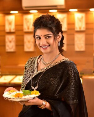Gayatri Jadhav Instagram - मकर संक्रांतिच्या हार्दिक शुभेच्छा 🌸

Jewelry- @chandukakasaraf
MUA - @pranjalishelar_makeover 
Hairs - @pranjalishelar_makeover
Clicked by -@kishor_bhore_photography