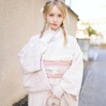 Gemma Louise Instagram - レース着物🐰 変顔ver 笑 Kimono (funny face version) #レース着物 #着物 #浴衣 #モデル #着物コーディネート #kimono #japan #着物女子