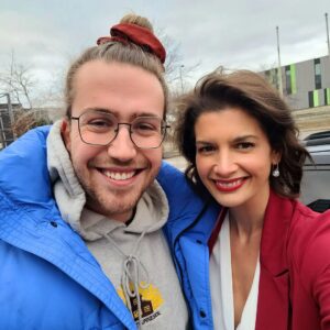 Geneviève Guilbault Instagram - Souvenir d'une belle rencontre avec @mathduff cette semaine ☺️ Merci d'être un excellent porte-parole pour @onezrouge, pour que tout le monde profite des festivités de décembre en toute sécurité! 🙏🎈
