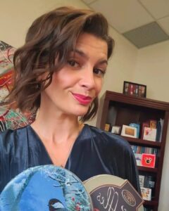 Geneviève Guilbault Instagram - La tradition se poursuit dans #LouisHébert!❣️Chaque fin d'année, notre @lionscrsa offre ses délicieuses gâteries, dont les profits de la vente servent à soutenir nos communautés de Cap-Rouge et Saint-Augustin-de-Desmaures. J'ai déjà reçu les miens! Pour commander les vôtres 👉 https://clublionscrsa.org/boutique/ Geneviève Guilbault - Députée de Louis-Hébert