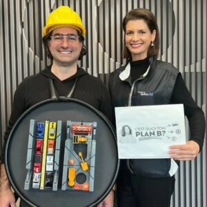 Geneviève Guilbault Instagram - Une touche d'humour en cette journée de l'Halloween! Merci à la gang de @toutunmatin pour l'accueil, dont Marie-Ève Cloutier, déguisée en ministre des Transports et de la Mobilité durable! Des alliés de plus pour la promotion des plans B! 👍😃