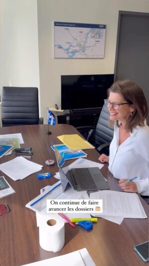 Geneviève Guilbault Instagram - On continue de faire avancer nos dossiers! 📝