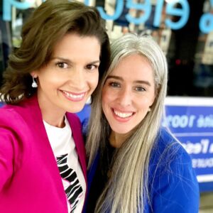Geneviève Guilbault Instagram - Les premiers autobus 100% électriques de @novabus_ à Québec! Visite du Centre Metrobus avec @maude.m.larouche, présidente du Réseau de transport de la Capitale. 🚍⚡️