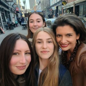Geneviève Guilbault Instagram - Belles rencontres du printemps!🪻😍