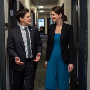 Geneviève Guilbault Instagram - Je poursuis mes rencontres de consultation pour trouver des solutions au financement du transport collectif. Merci à @stephaneboyer.laval et @val_plante pour la qualité de nos échanges.