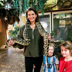 Geneviève Guilbault Instagram - Passion 🐍😱👩‍👧‍👦