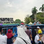 Gina S. Noer Instagram - From river to the sea. Free! FREE PALESTINE 🍉🍉 "I don't think Palestine will survive," kata Bung di awal penyerangan Isr43l ke G4za, "bagaimana cara sebuah negara kecil bertahan dari serangan raksasa militer?" Kolonialisme adalah soal struktur gila kekuasaan. Politik identitas adalah bumbu dasar paling jitu. Di era propaganda media, algoritma, AI, dan narasi influencer, efek perang hari ini dapat menjadi api dalam sekam untuk masa depan. Tanggung jawab orang dewasa untuk bersama merawat kemanusiaan, kejernihan berpikir, dan berempati. Sehingga suatu saat api mulai menjalar lagi, anak dan generasi muda kita yang bergegas memadamkannya. Suarakan perdamaian. Hentikan segala penindasan di bumi. 🇵🇸🇮🇩 #CeaseFireNow #StopGenocide