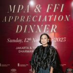 Gina S. Noer Instagram - FFI & MPAA Appreciation Dinner 2023. From the proper pics to snapshot ones. Special congrats for the producer award for @yuliaevinabhara 👑 Top by @adriebasuki.id Stylist @dimas_w_wardana 📷 by @armanfebryan The Dharmawangsa