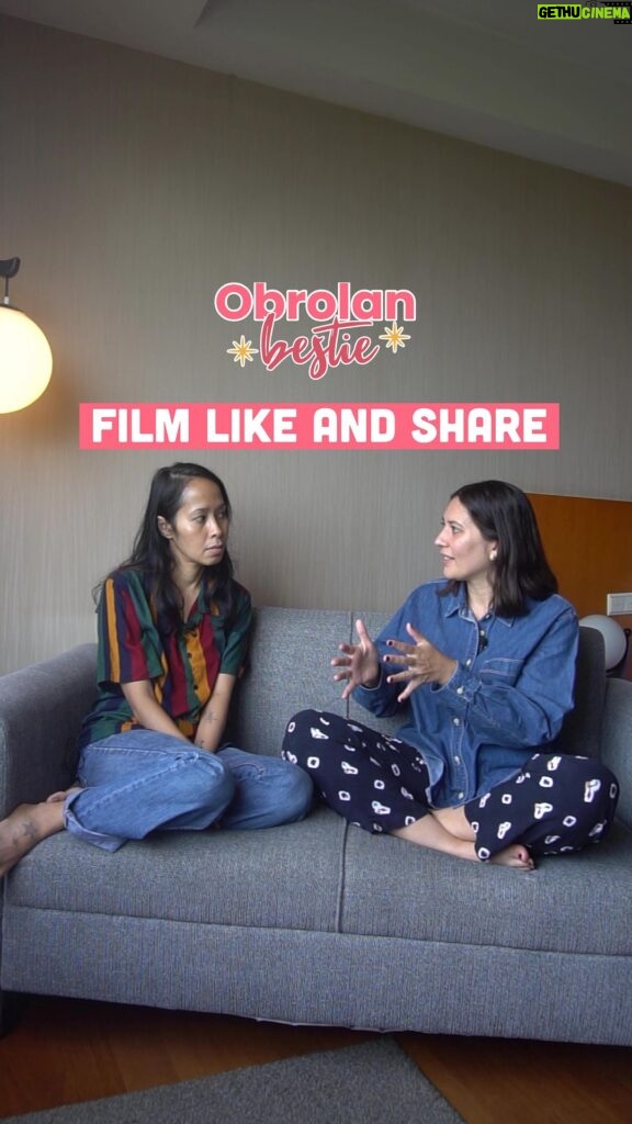 Gina S. Noer Instagram - SUDAH NONTON FILM LIKE AND SHARE? Ini reaction duo bestie @hannahalrashid dan @miantiara setelah nonton film yang punya banyak pesan tentang kekerasan seksual ini. Kalau reaksi kamu gimana? Kalau kamu adalah salah satu korban pelecehan seperti Sarah, atau kamu ada di posisi Lisa atau Ario dimana sahabat/keluarga kamu adalah korban pelecehan dan kamu bingung harus melakukan apa untuk membantu mereka, kamu bisa ajukan bantuan pendampingan lewat ktbs.in/aduankawanpuan Kalau kamu seperti Hannah dan Mian yang setelah nonton film ini langsung ikutan tergerak untuk bantu korban kekerasan, tapi bingung gimana caranya, kamu bisa bantu ratusan korban kekerasan dengan berdonasi melalui Kawan Puan di kitabisa.com/kawanpuan Buat yang belum nonton, @filmlikeandshare ini sudah available di Netflix Indonesia. Terima kasih @ginasnoer sudah membuat film yang bisa bikin kita belajar, walaupun harus melewati perjuangan yang sama sekali nggak mudah, semua korban pelecehan punya kesempatan untuk bangkit lagi. Inget, kalian nggak sendiri 🫂🫂🫂