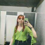 Ginebra Vega Instagram - es que me gustó el outfit🪴 (los brillitos de la cara me los pegue con ESMALTE DE UÑAS porque no tenía más pegamento de pestañas q mi profe de maquillaje no vea esto) pd la última foto me dio risa porque estoy tiesa pero tiesa feliz como🧍🏻‍♀️ pero 🥹