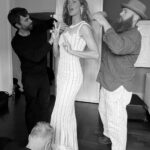 Gisele Bündchen Instagram - Being back at the Met Gala to honor Karl and his incredible body of work was very special. I feel grateful that I got to know him and had the privilege of working with him to create so many memories throughout the years. He is dearly missed by so many but his legacy lives on forever. Thank you @Chanelofficial , @GeorgeCortina @DavidVoncannon @Georgisandev @ashlie_johnson For getting me ready for this amazing night. ✨ Estar de volta ao Met Gala para homenagear Karl e seu incrível trabalho foi muito especial. Me sinto muito grata por tê-lo conhecido e ter tido o privilégio de trabalhar com ele e ter criado tantas boas memórias ao longo dos anos. Ele faz muita falta, mas seu legado será eterno. Obrigada @Chanel, @GeorgeCortina @DavidVoncannon @Georgisandev @ashlie_johnson por me preparar para esta noite tão especial.