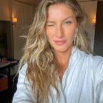 Gisele Bündchen Instagram - Being back at the Met Gala to honor Karl and his incredible body of work was very special. I feel grateful that I got to know him and had the privilege of working with him to create so many memories throughout the years. He is dearly missed by so many but his legacy lives on forever. Thank you @Chanelofficial , @GeorgeCortina @DavidVoncannon @Georgisandev @ashlie_johnson For getting me ready for this amazing night. ✨ Estar de volta ao Met Gala para homenagear Karl e seu incrível trabalho foi muito especial. Me sinto muito grata por tê-lo conhecido e ter tido o privilégio de trabalhar com ele e ter criado tantas boas memórias ao longo dos anos. Ele faz muita falta, mas seu legado será eterno. Obrigada @Chanel, @GeorgeCortina @DavidVoncannon @Georgisandev @ashlie_johnson por me preparar para esta noite tão especial.