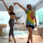 Gisele Bündchen Instagram - Getting in the mood for carnival! 💃🏼✨🎉 Entrando no clima do Carnaval! @justneto