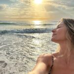 Gisele Bündchen Instagram - Recharging with my little ones in the country of my ❤️! Recarregando as energias com meus pequenos no país do meu ❤️! Praia Brava Norte - SC
