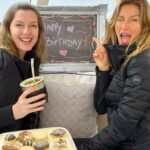 Gisele Bündchen Instagram - I wanted to thank everyone who took the time to congratulate and send good vibes on our birthday. I am so lucky I got to spend it with my twin sister and our girly girls. I feel blessed to be surrounded by so much love. #twins #girlstrip ❤️ Queria agradecer a todos que tiraram um tempinho para parabenizar e mandar boas energias no nosso aniversário. Tenho tanta sorte de poder passá-lo com minha irmã gêmea e nossas pequenas. Me sinto abençoada por estar rodeada de tanto amor. #gêmeas #viagemdasmeninas