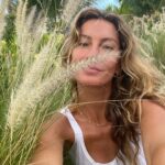 Gisele Bündchen Instagram - "Everything we hear is an opinion, not a fact. Everything we see is a perspective, not the truth.” ✨ Tudo o que ouvimos é uma opinião, não um fato. Tudo o que vemos é uma perspectiva, não a verdade.”