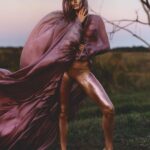Gisele Bündchen Instagram - Thank you so much @harpersbazaarus for having me and thank you @aliciadkennedy for a great conversation about life and my new cookbook Nourish! Photographer: @luisalbertorodriguezstudio Stylist: @mr_carlos_nazario Creative Director: @lauragenninger Hair: @jimmypaulhair Makeup: @yad1m Manicure: Andréa J. Vieira of @thenailsaloon 📸 Muito obrigada @harpersbazaarus por me receber e obrigada @aliciadkennedy pela ótima conversa sobre a vida e meu novo livro de receitas Nourish!