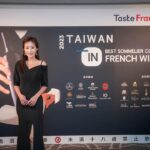 Gladys Lee Instagram - #主播主持 #2023台灣最佳法國酒侍酒師決賽 #BestSommelierinFrenchWinesCompetition 再次主持年度侍酒師大事：最佳法國酒侍酒師總決賽，考驗專業知識之外，侍酒技巧、對答、臨場反應都表現的非常精彩🍷以主持人身份連年參與、見證這麼多屆比賽，看見選手的大躍進，真心替台灣侍酒產業喝采！ 恭喜 @howardchangg #張哲豪 @max.my_life #黃嘉偉 獲得今年度冠軍、亞軍，準備 一同前進新加坡角逐亞洲區最佳法國酒侍酒師啦！ 2023 Taiwan Best Sommelier In French Wines Competition @sufangwei @aa55aa555 #FrenchWines #BestSommelierinTaiwan #Bilingualhost #eventhost #雙語主持 #記者會主持 #活動主持 #線上直播 #雙語主持人 #開幕主持 #中英雙語主持 #中英雙語 #中英雙語主持人 #李宛儒 #GladysLee
