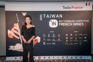 Gladys Lee Instagram - #主播主持 #2023台灣最佳法國酒侍酒師決賽 #BestSommelierinFrenchWinesCompetition

再次主持年度侍酒師大事：最佳法國酒侍酒師總決賽，考驗專業知識之外，侍酒技巧、對答、臨場反應都表現的非常精彩🍷以主持人身份連年參與、見證這麼多屆比賽，看見選手的大躍進，真心替台灣侍酒產業喝采！

恭喜 @howardchangg #張哲豪 @max.my_life #黃嘉偉 獲得今年度冠軍、亞軍，準備 一同前進新加坡角逐亞洲區最佳法國酒侍酒師啦！

2023 Taiwan Best Sommelier In French Wines Competition

@sufangwei @aa55aa555 

#FrenchWines #BestSommelierinTaiwan #Bilingualhost #eventhost #雙語主持 #記者會主持 #活動主持 #線上直播 #雙語主持人 #開幕主持 #中英雙語主持 #中英雙語 #中英雙語主持人 #李宛儒 #GladysLee
