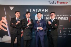 Gladys Lee Instagram - #主播主持 #2023台灣最佳法國酒侍酒師決賽 #BestSommelierinFrenchWinesCompetition

再次主持年度侍酒師大事：最佳法國酒侍酒師總決賽，考驗專業知識之外，侍酒技巧、對答、臨場反應都表現的非常精彩🍷以主持人身份連年參與、見證這麼多屆比賽，看見選手的大躍進，真心替台灣侍酒產業喝采！

恭喜 @howardchangg #張哲豪 @max.my_life #黃嘉偉 獲得今年度冠軍、亞軍，準備 一同前進新加坡角逐亞洲區最佳法國酒侍酒師啦！

2023 Taiwan Best Sommelier In French Wines Competition

@sufangwei @aa55aa555 

#FrenchWines #BestSommelierinTaiwan #Bilingualhost #eventhost #雙語主持 #記者會主持 #活動主持 #線上直播 #雙語主持人 #開幕主持 #中英雙語主持 #中英雙語 #中英雙語主持人 #李宛儒 #GladysLee