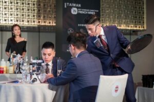Gladys Lee Instagram - #主播主持 #2023台灣最佳法國酒侍酒師決賽 #BestSommelierinFrenchWinesCompetition

再次主持年度侍酒師大事：最佳法國酒侍酒師總決賽，考驗專業知識之外，侍酒技巧、對答、臨場反應都表現的非常精彩🍷以主持人身份連年參與、見證這麼多屆比賽，看見選手的大躍進，真心替台灣侍酒產業喝采！

恭喜 @howardchangg #張哲豪 @max.my_life #黃嘉偉 獲得今年度冠軍、亞軍，準備 一同前進新加坡角逐亞洲區最佳法國酒侍酒師啦！

2023 Taiwan Best Sommelier In French Wines Competition

@sufangwei @aa55aa555 

#FrenchWines #BestSommelierinTaiwan #Bilingualhost #eventhost #雙語主持 #記者會主持 #活動主持 #線上直播 #雙語主持人 #開幕主持 #中英雙語主持 #中英雙語 #中英雙語主持人 #李宛儒 #GladysLee