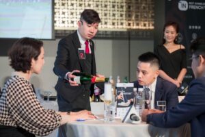 Gladys Lee Instagram - #主播主持 #2023台灣最佳法國酒侍酒師決賽 #BestSommelierinFrenchWinesCompetition

再次主持年度侍酒師大事：最佳法國酒侍酒師總決賽，考驗專業知識之外，侍酒技巧、對答、臨場反應都表現的非常精彩🍷以主持人身份連年參與、見證這麼多屆比賽，看見選手的大躍進，真心替台灣侍酒產業喝采！

恭喜 @howardchangg #張哲豪 @max.my_life #黃嘉偉 獲得今年度冠軍、亞軍，準備 一同前進新加坡角逐亞洲區最佳法國酒侍酒師啦！

2023 Taiwan Best Sommelier In French Wines Competition

@sufangwei @aa55aa555 

#FrenchWines #BestSommelierinTaiwan #Bilingualhost #eventhost #雙語主持 #記者會主持 #活動主持 #線上直播 #雙語主持人 #開幕主持 #中英雙語主持 #中英雙語 #中英雙語主持人 #李宛儒 #GladysLee