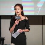 Gladys Lee Instagram - #主播主持 #2023台灣最佳法國酒侍酒師決賽 #BestSommelierinFrenchWinesCompetition 再次主持年度侍酒師大事：最佳法國酒侍酒師總決賽，考驗專業知識之外，侍酒技巧、對答、臨場反應都表現的非常精彩🍷以主持人身份連年參與、見證這麼多屆比賽，看見選手的大躍進，真心替台灣侍酒產業喝采！ 恭喜 @howardchangg #張哲豪 @max.my_life #黃嘉偉 獲得今年度冠軍、亞軍，準備 一同前進新加坡角逐亞洲區最佳法國酒侍酒師啦！ 2023 Taiwan Best Sommelier In French Wines Competition @sufangwei @aa55aa555 #FrenchWines #BestSommelierinTaiwan #Bilingualhost #eventhost #雙語主持 #記者會主持 #活動主持 #線上直播 #雙語主持人 #開幕主持 #中英雙語主持 #中英雙語 #中英雙語主持人 #李宛儒 #GladysLee