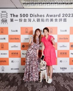 Gladys Lee Instagram - #500盤晚宴 #紅毯直播 9月收尾最熱鬧的主持現場：500盤晚宴，紅毯上星光熠熠，全城最「食」髦的饕客們齊聚 Regent Taipei 晶華酒店，吃美食、喝好酒，聊餐飲，再看看今年又能從50位評審的票選名單中，找到哪些自己不知道的好味道！ @500times_tw #500盤 #第一份台灣人觀點的美食評鑑 👗 @lafeta_official #lafeta . #開幕式 #全英主持 #新聞主播 #節目主持 #主持人 #雙語主持 #活動主持 #精品主持 #中英主持 #中英主持人 #英文主持人 #直播 #直播主持人 #開幕主持 #論壇主持 #春酒主持 #記者會主持 #記者會 #晚宴主持 #host #bilingualhost