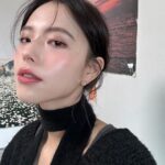 Go Eun-young Instagram - #봄 이 오려다가 다시 추워지는 것인가요~?! . 날씨가 어서 풀렸으면 좋겠네용🌸 . 봄과 어울리는 #귀걸이