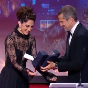 Golshifteh Farahani Instagram - This prize is for all women 
This prize is for her @zaramirebrahimi for me, my sister, for our mothers, For women in Abadan, Isfahan, For Zayandeh rood. For the mothers who lost their children in demonstrations, on the Ukrainian airplane… 
The endless unforgivable massacre of several generations, the massacre of land, the massacre of art and culture, the massacre of Iran, more than 40 years of suppression 
For more than 40 years of resistance 
For my generation, a burnt generation. 
For all the people in exile 
For all the people still fighting within frontiers of dictatorships and not giving in. 
For us: Who tried to live in dignity. 

My love @zaramirebrahimi thank you for bringing this trophy 
To us. 

زر 
تو جايزه مادرانِ آبان را به خانه آوردى 
جايزه زنان و مردان زير آوار در آبادان. 
جايزه اصفهان، زاينده رود، خوزستان… 
جايزه آنان كه داخل و خارج از هواپيماى اوكراين سوختند… 
 بيش از ٤٠ سال درد و رنج. ٤٠ سال اختناق. 
٤٠ سال استبداد و ظلم به مردم ايران، زمينِ ايران، فرهنگ و هنر ايران.

جايزه براى كسانى كه چه در داخل و چه در خارج از ايران تن به ذلت ندادند. براى تبعيدى ها. كه با كرامت، قلبهايشان عاشقانه با ضربانِ قلب ايران تپيد. 

سپاس كه اين جايزه را به خانه آوردى 
از تو لايق تر، فقط خودت بودى و هستى و خواهى بود.