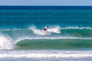 Grégory Fitoussi Instagram - Ça commence à venir… #offshore #costarica #santateresa #surf #puravida